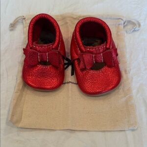 EUC Freshly Picked Shiny Red Bow Moccasins